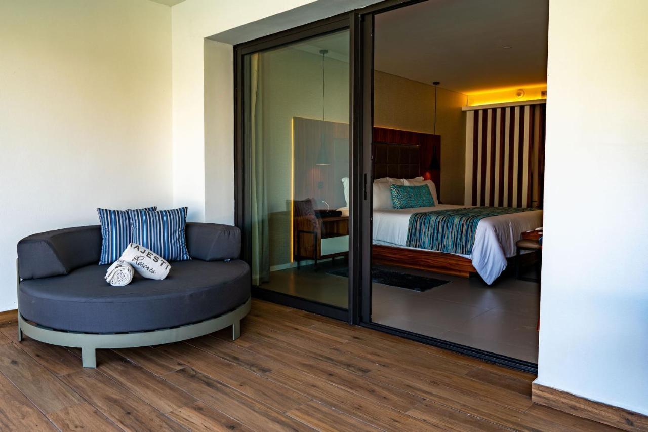 Suite Elegance Club Swim Up con jacuzzi al aire libre y WiFi gratuita - Solo adultos mayores de 18 años