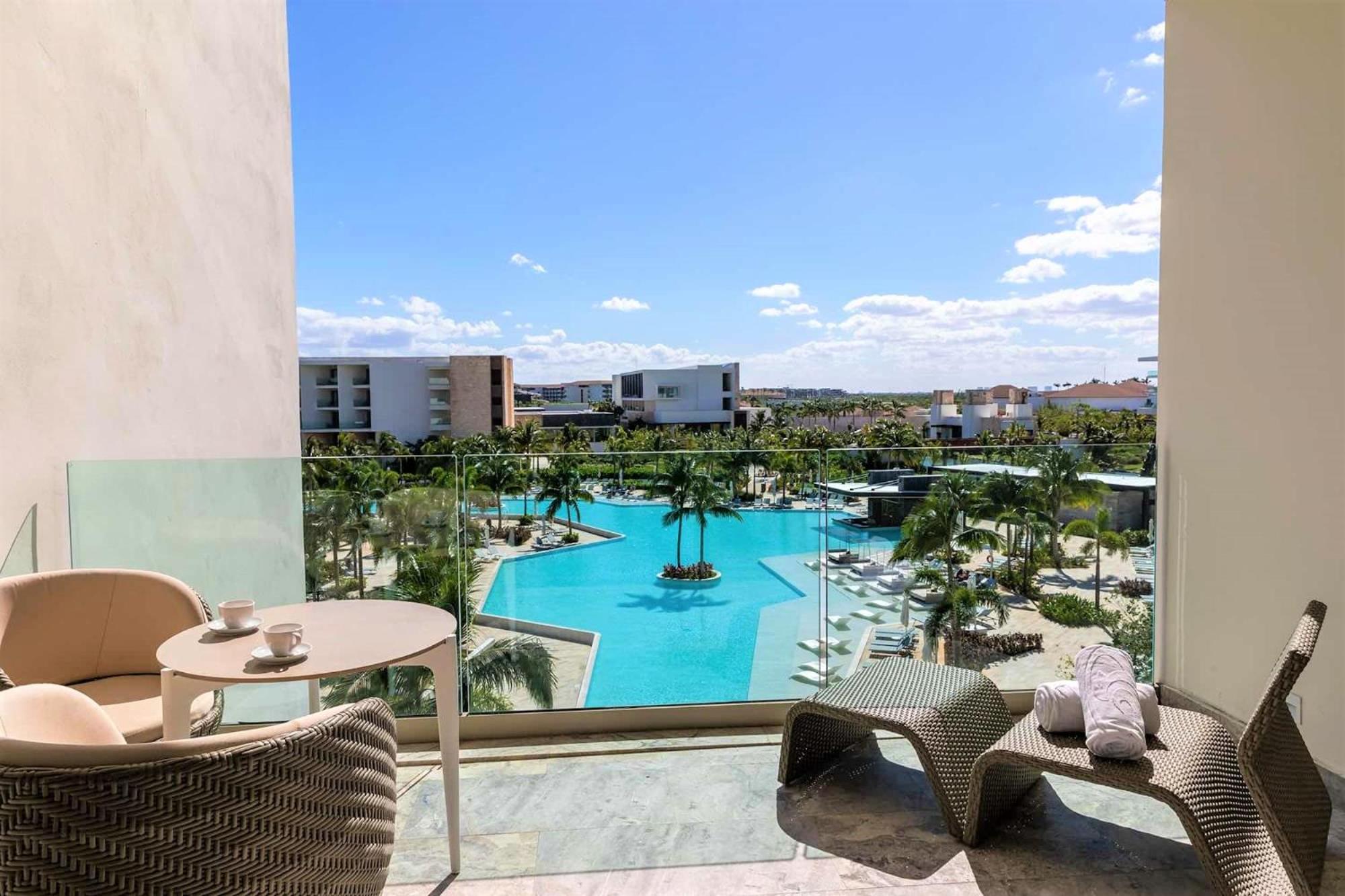 Suite Junior junto a la piscina