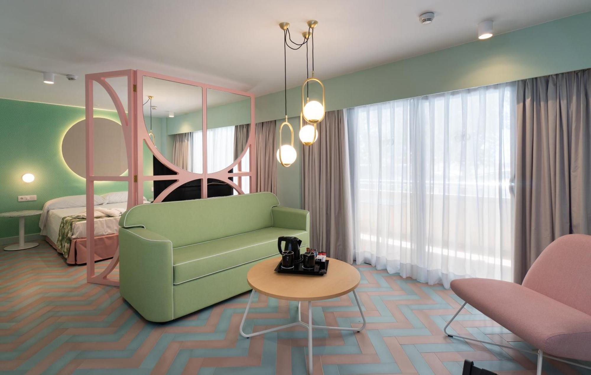 Suite Junior con vistas a la avenida