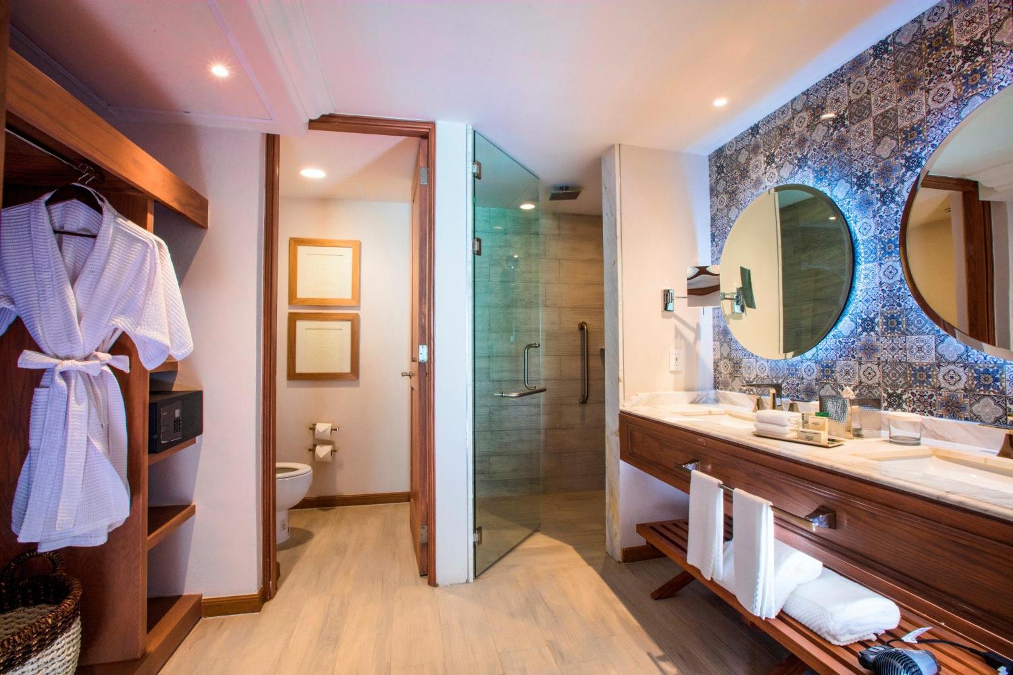 Suite Junior con vistas a la piscina