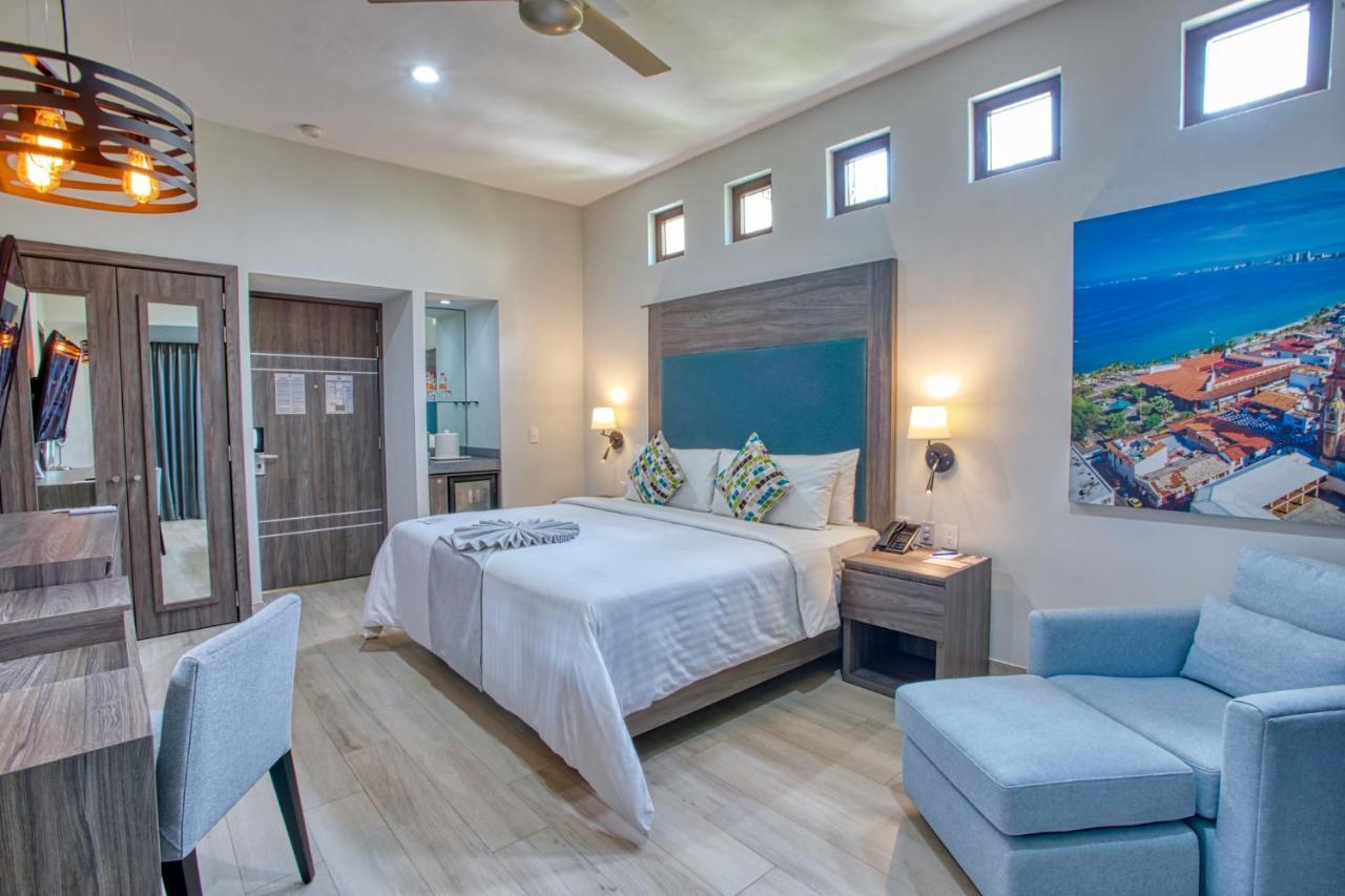 Habitación con cama extragrande y bañera de hidromasaje