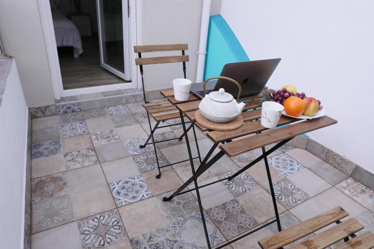 Estudio con balcón