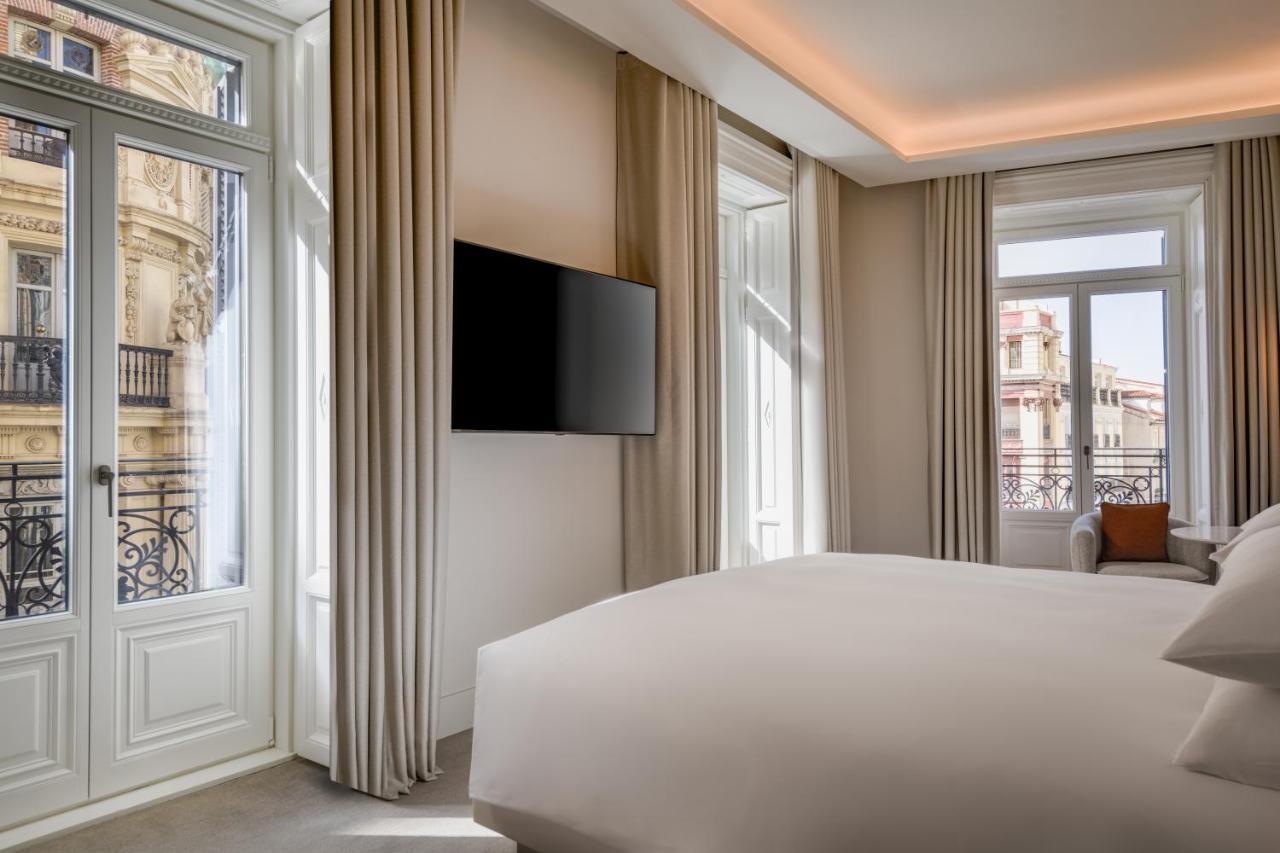 Habitación Deluxe Premium Esquinera con vistas a la ciudad - 1 cama extragrande