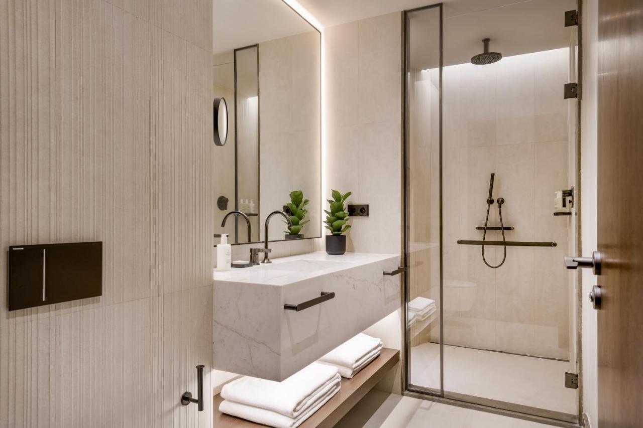 Habitación Deluxe con cama extragrande, balcón y vistas a la ciudad