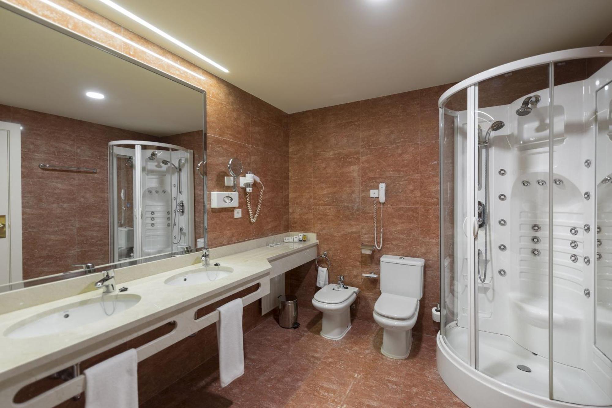 Habitación Familiar Superior (3 adultos + 1 niño)