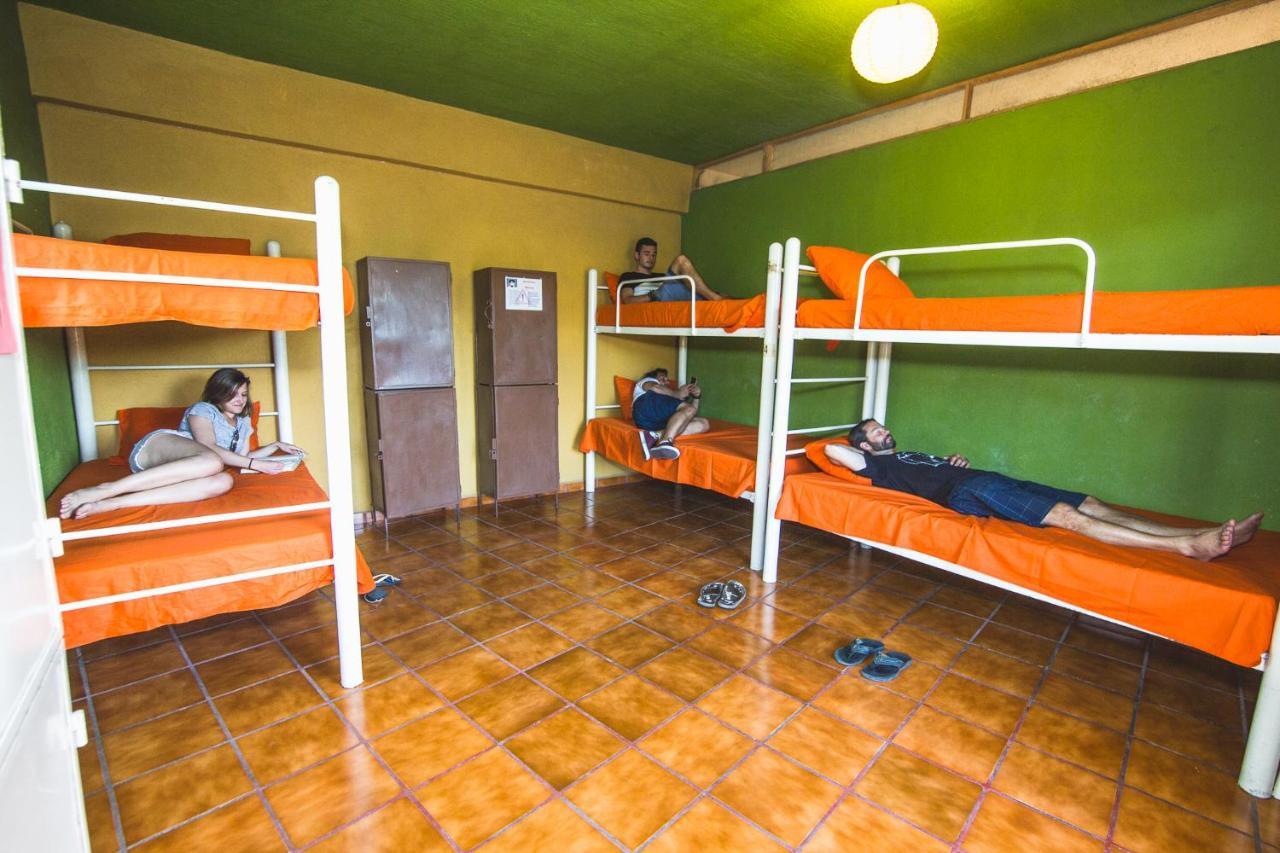Cama individual en habitación compartida mixta