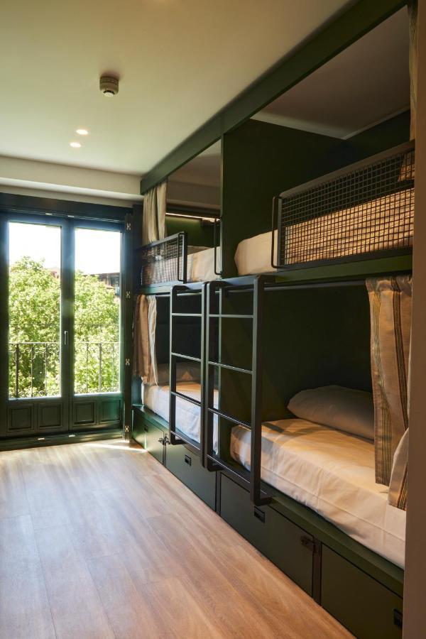 Habitación compartida femenina de 4 camas