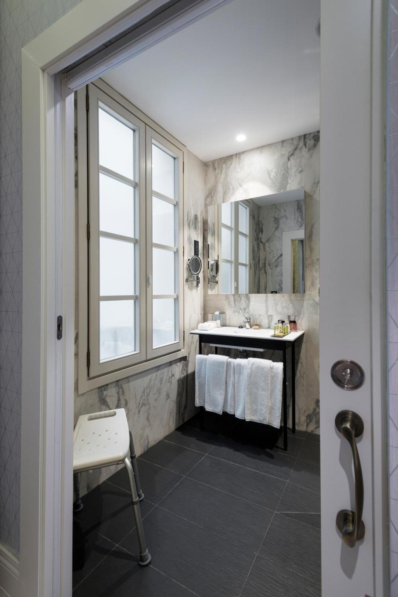 King Room - Mobility Access,1756592387:JPEG