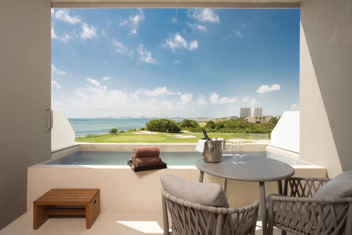 Suite Familiar Preferred Club Deluxe con vistas al océano y piscina pequeña