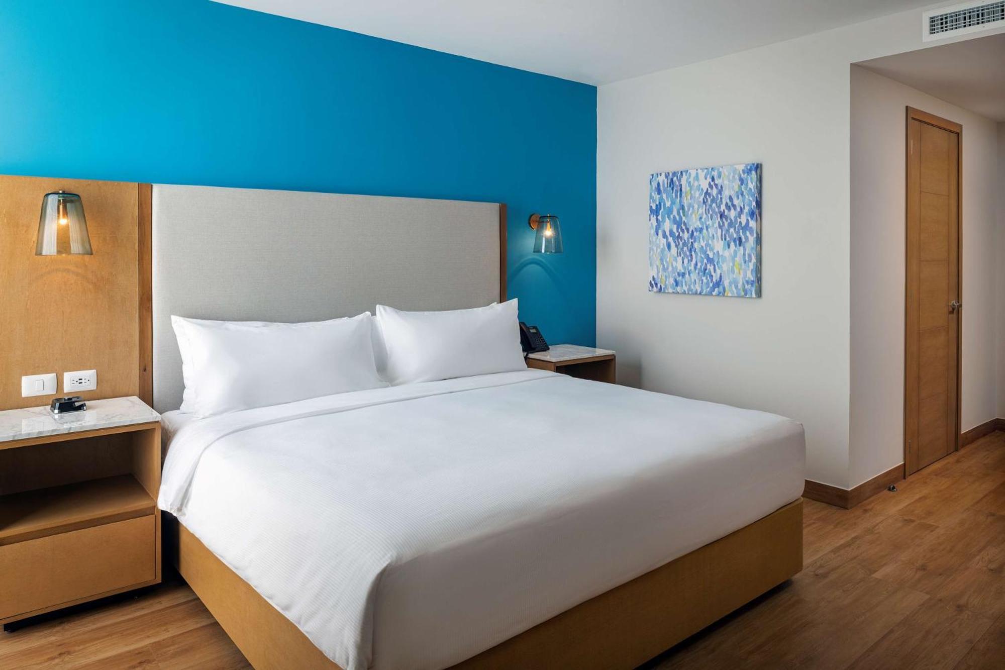 Habitación con cama extragrande y ducha a ras de suelo - Adaptada para personas de movilidad reducida y con discapacidad auditiva
