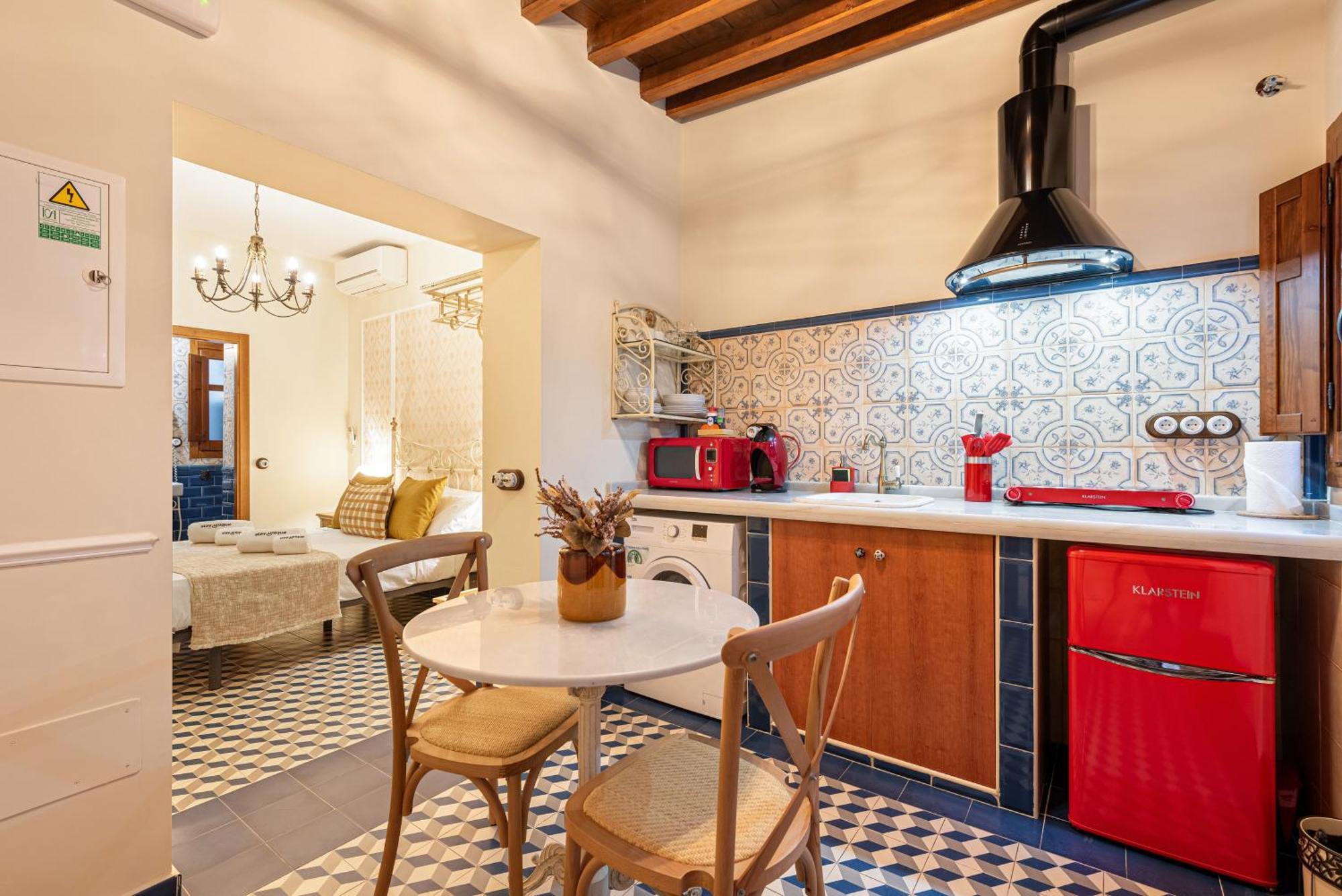 One-Bedroom Ground Floor Apartment Patio