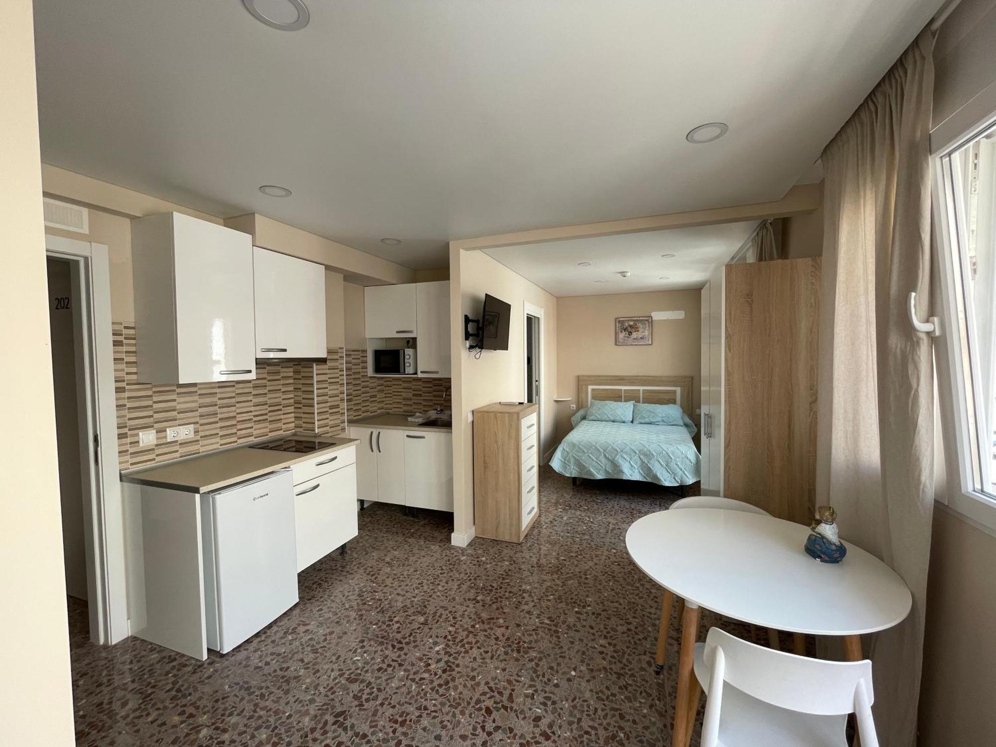 Estudio con balcón