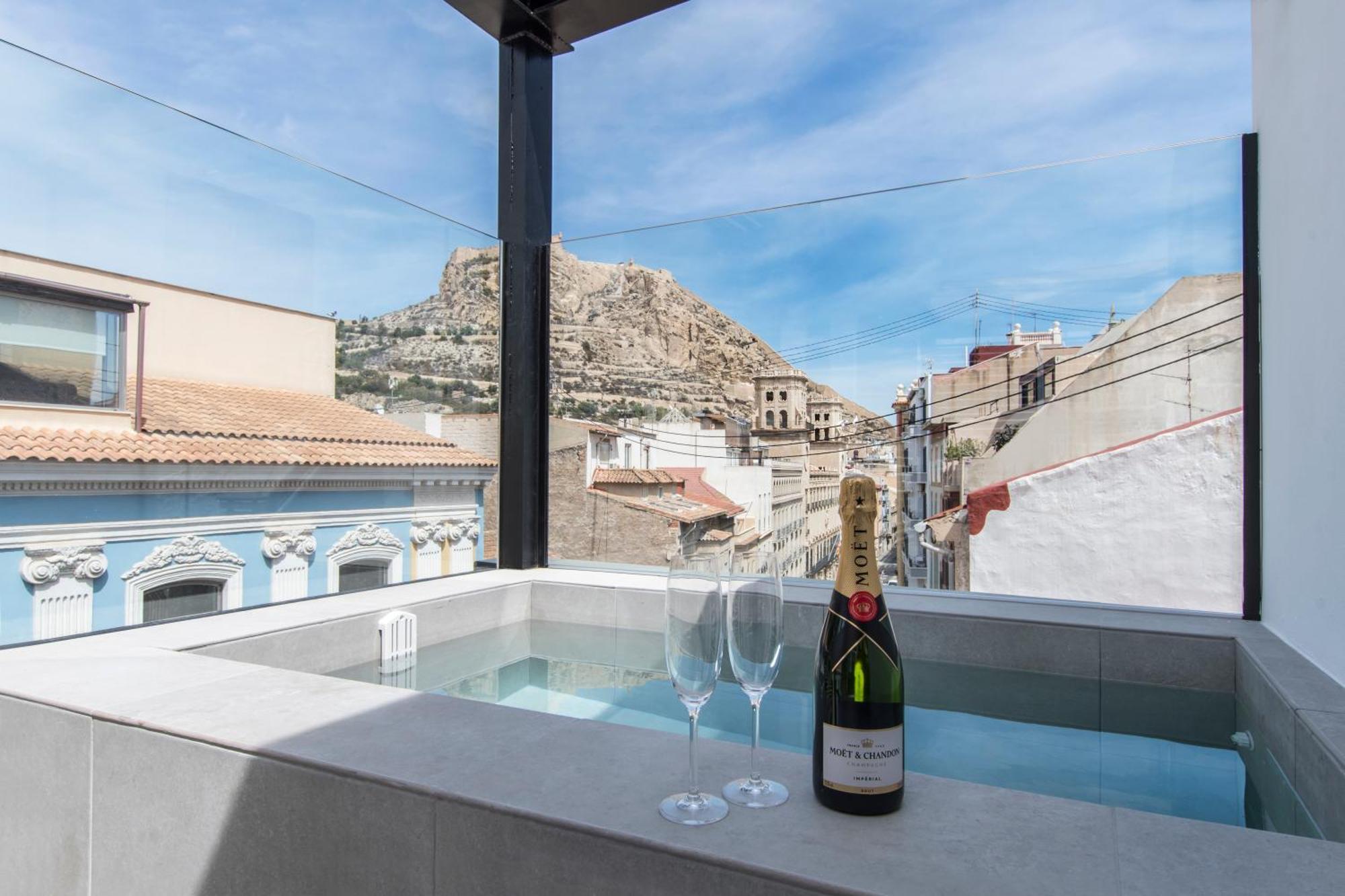 Apartamento de 2 dormitorios con piscina