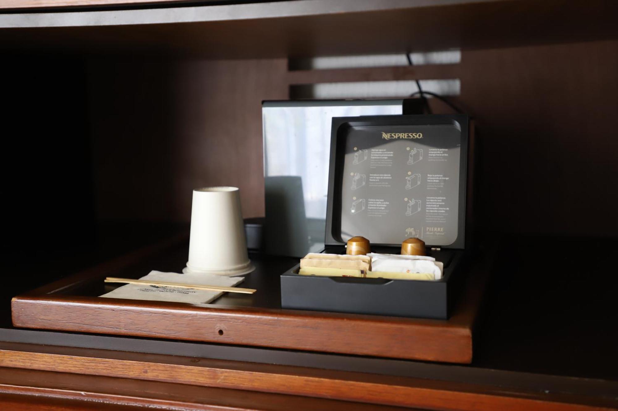 Alojamiento Elite con cama extragrande y vistas al jardín
