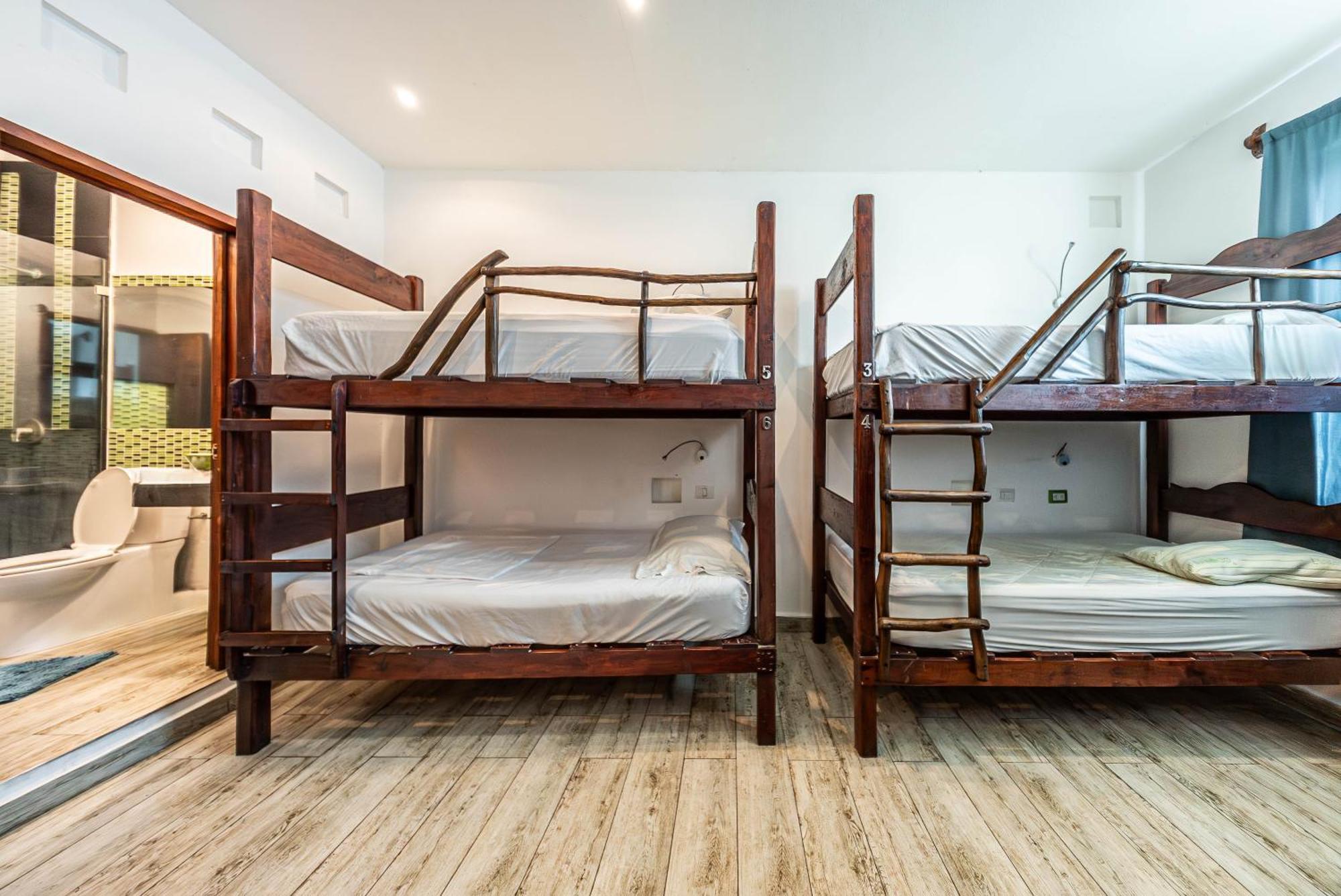 Cama en habitación compartida mixta de 6 camas