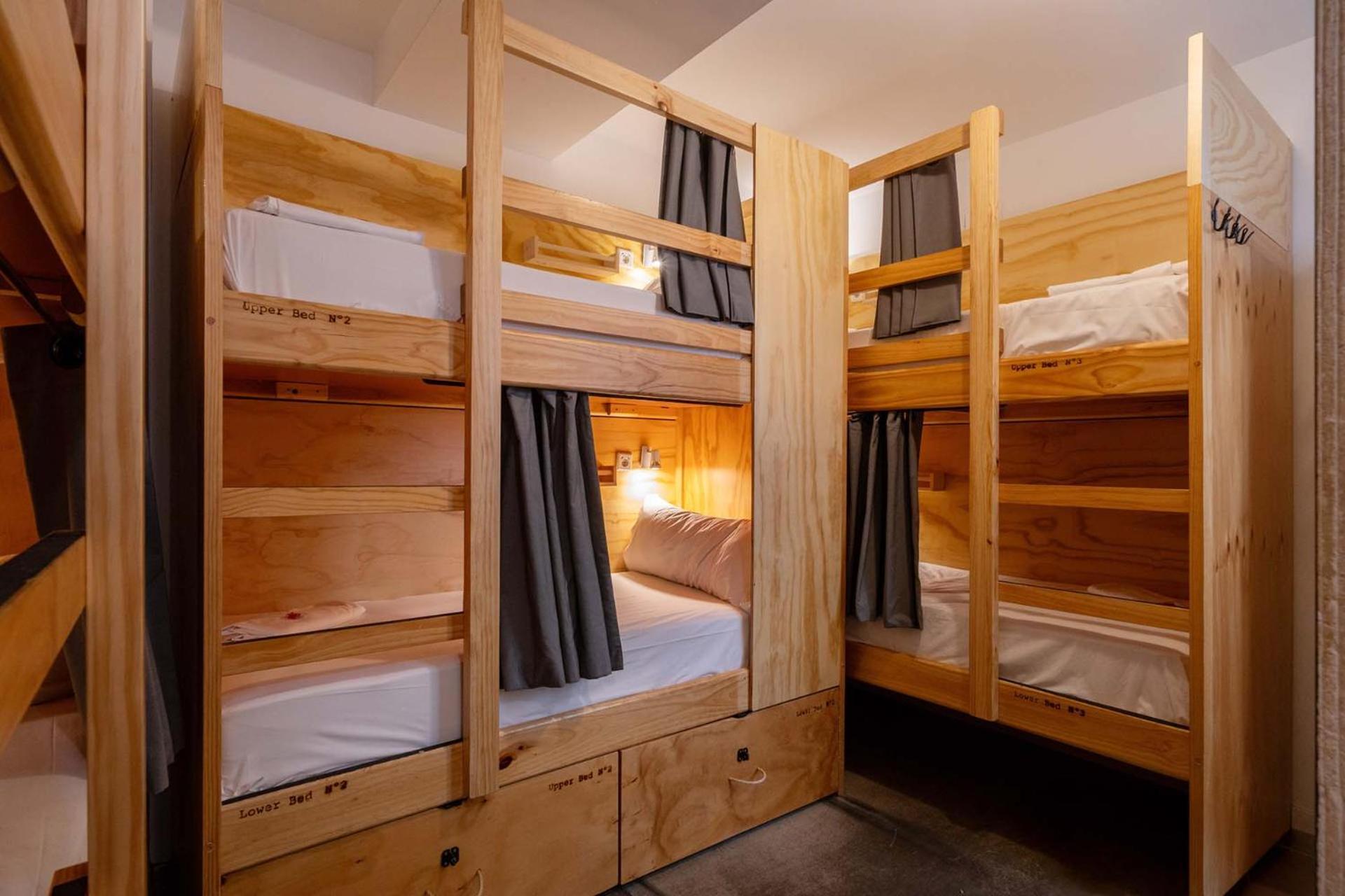 Cama individual en habitación compartida mixta con baño privado- 6 camas