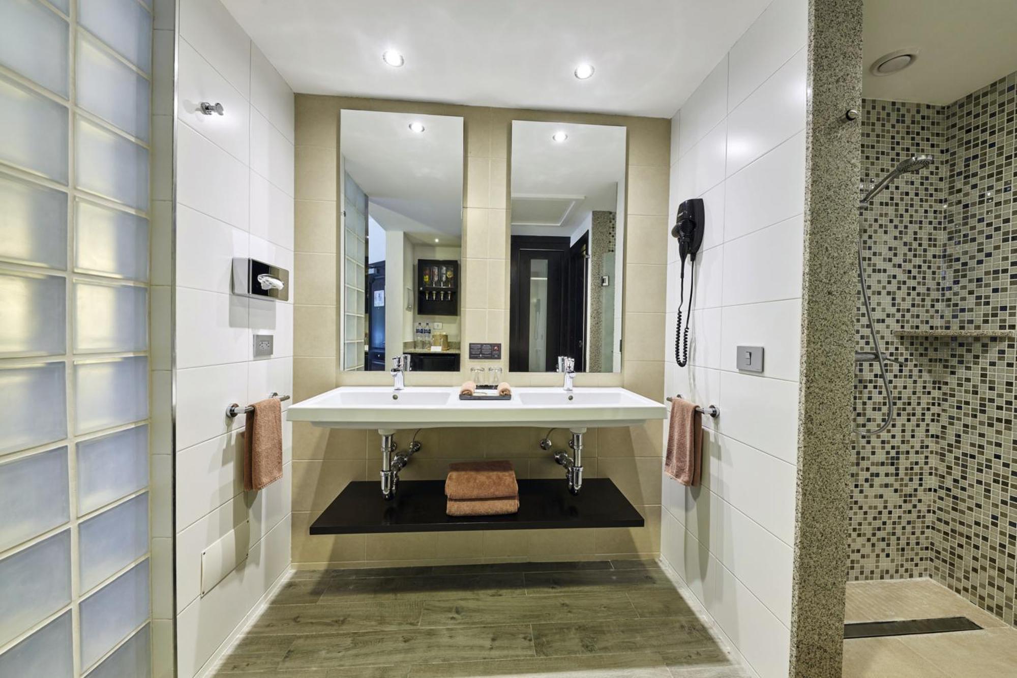 Double Room,1740713360:JPEG