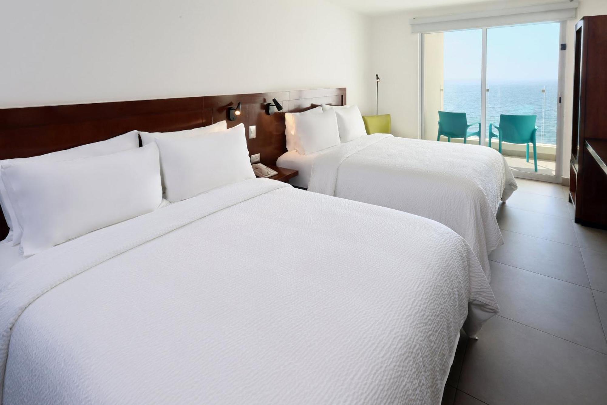 Standard Queen Room with Two Queen Beds and Ocean View - High Floor
