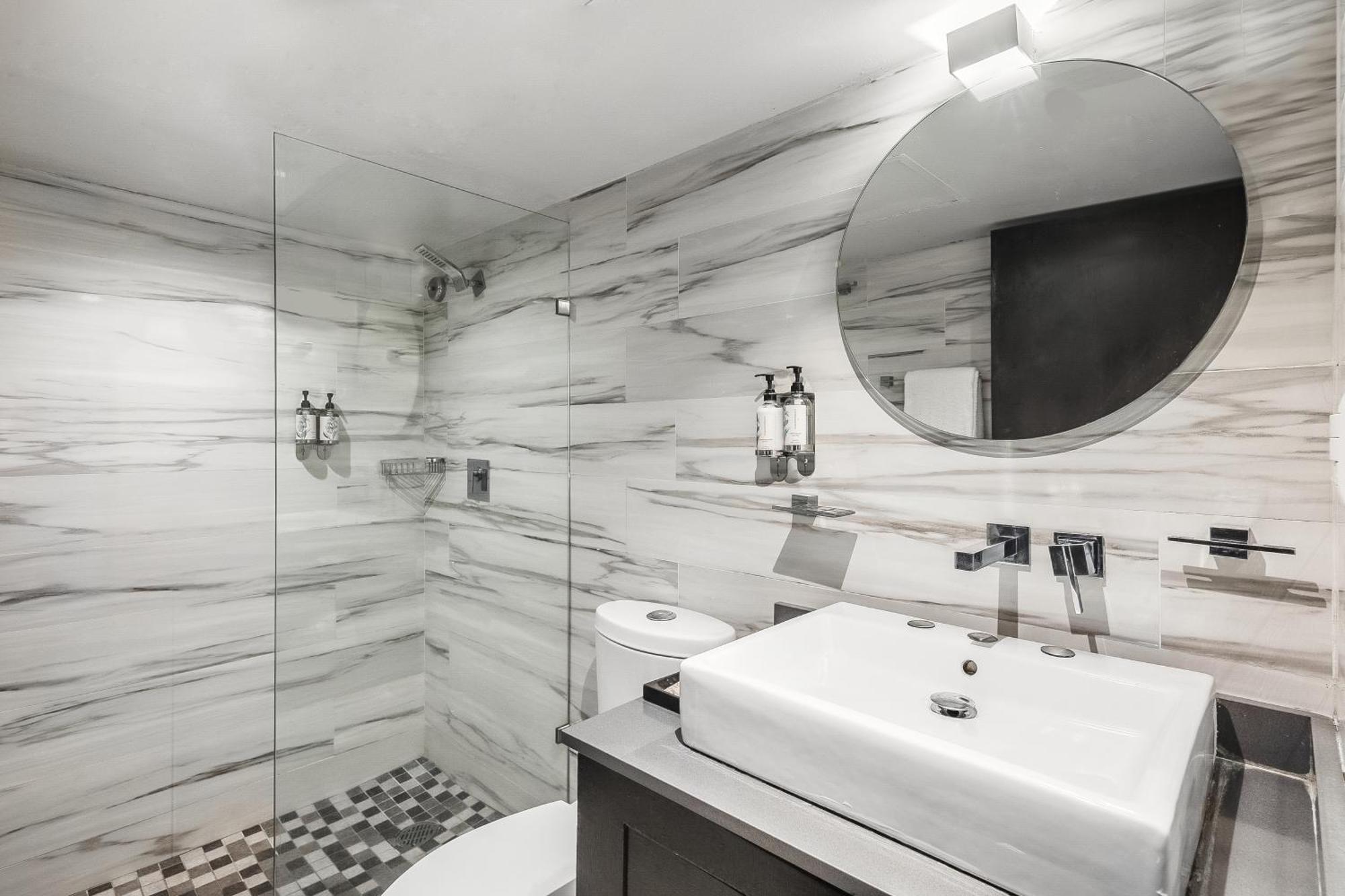 Suite Junior con vistas parciales al mar