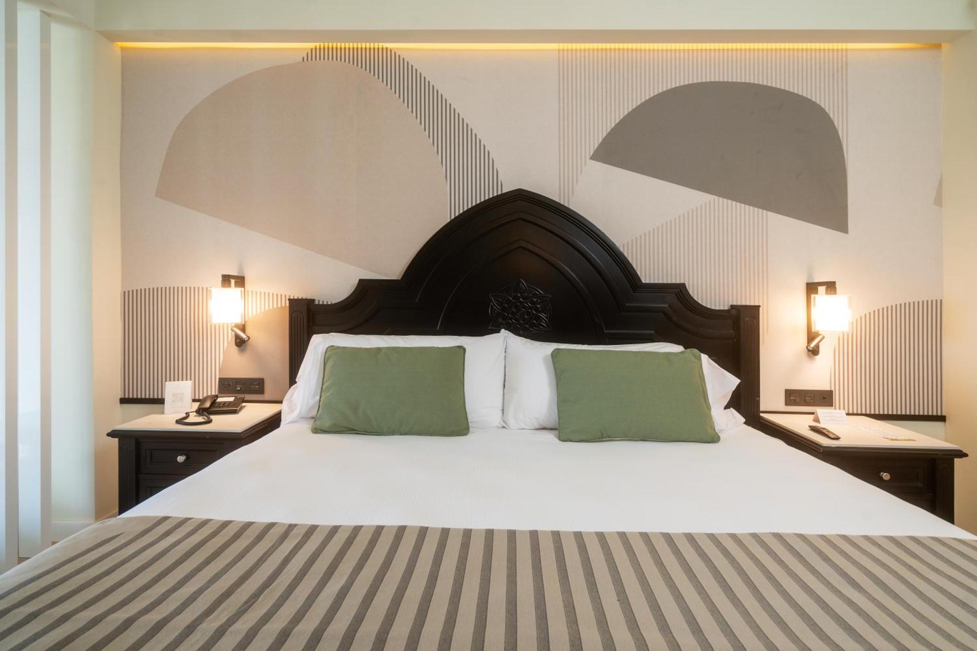 Suite Junior con vistas parciales al mar