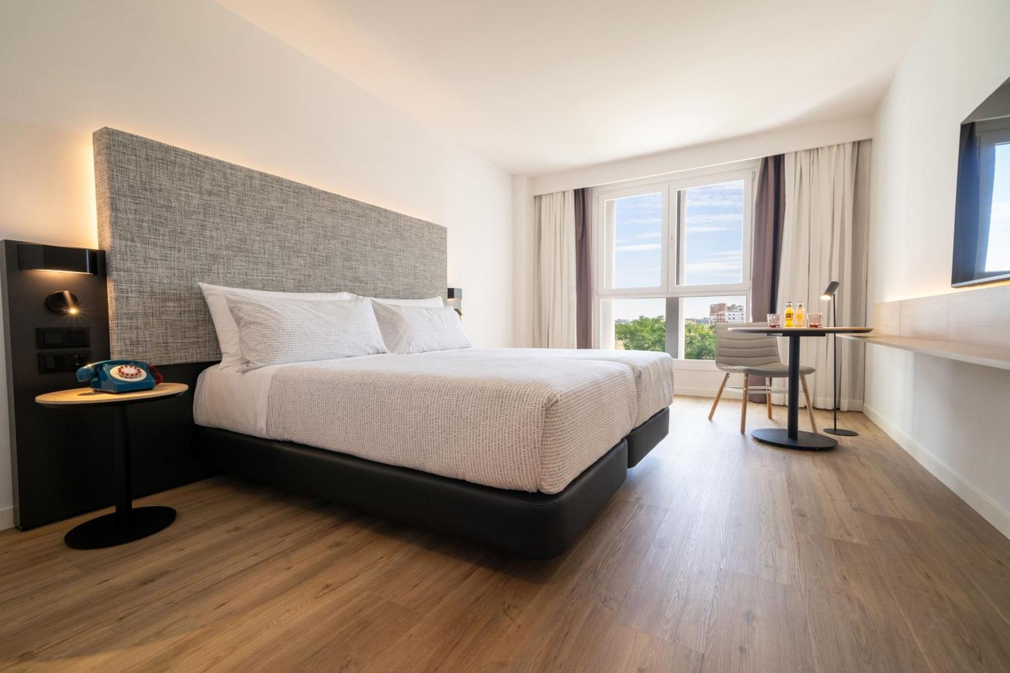 El Estudio con terraza + La Habitación Innside (2 adultos + 3 niños)