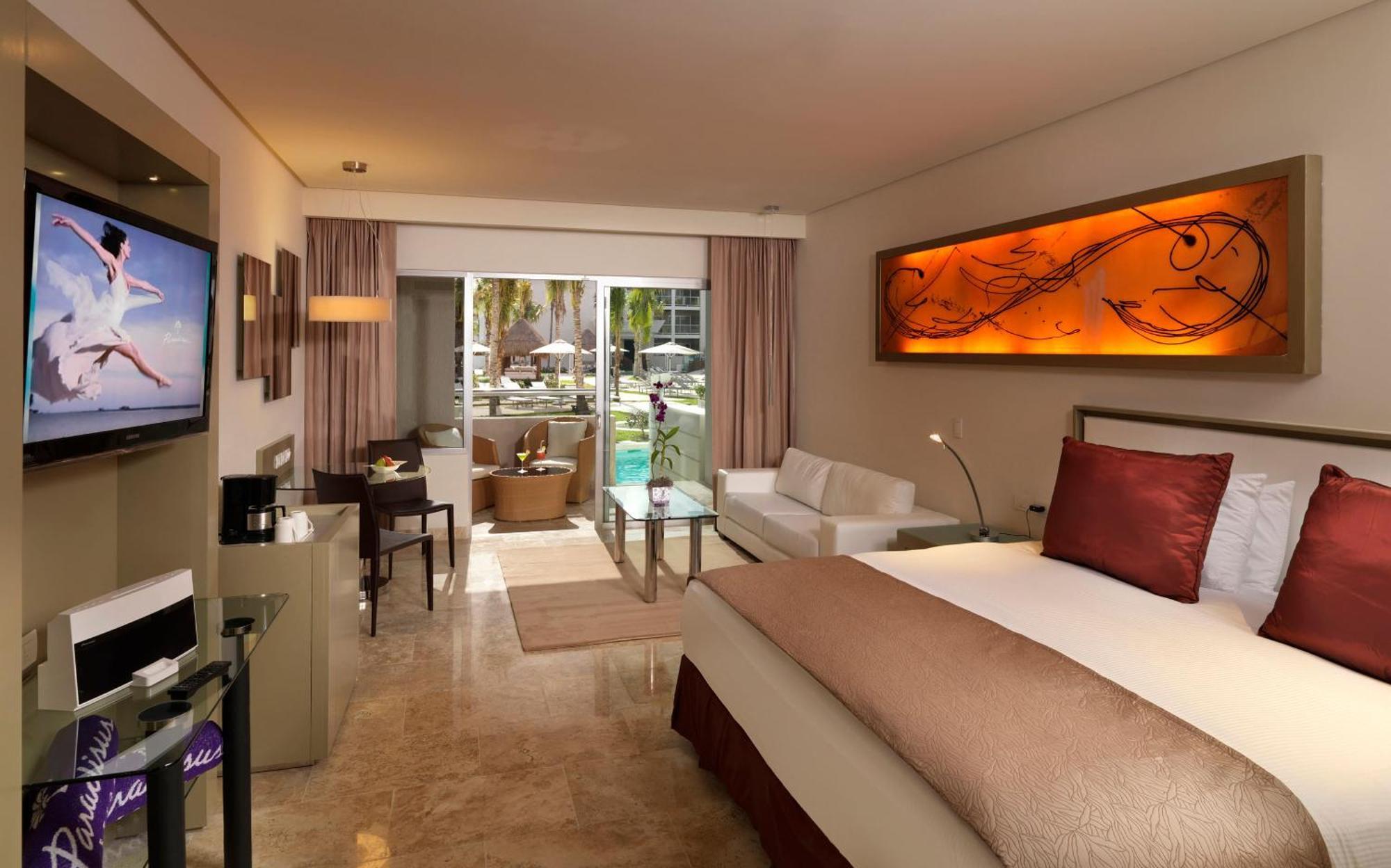 Suite Junior Familiar Concierge con acceso directo a la piscina