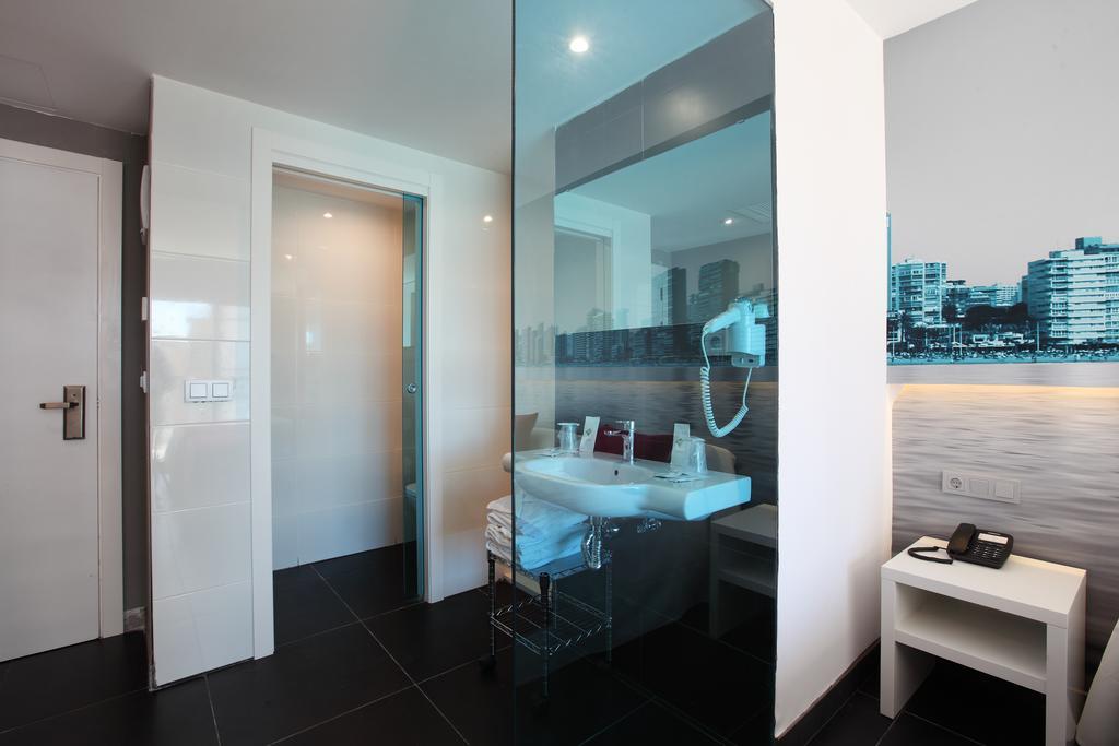Habitación Triple con vistas a la piscina