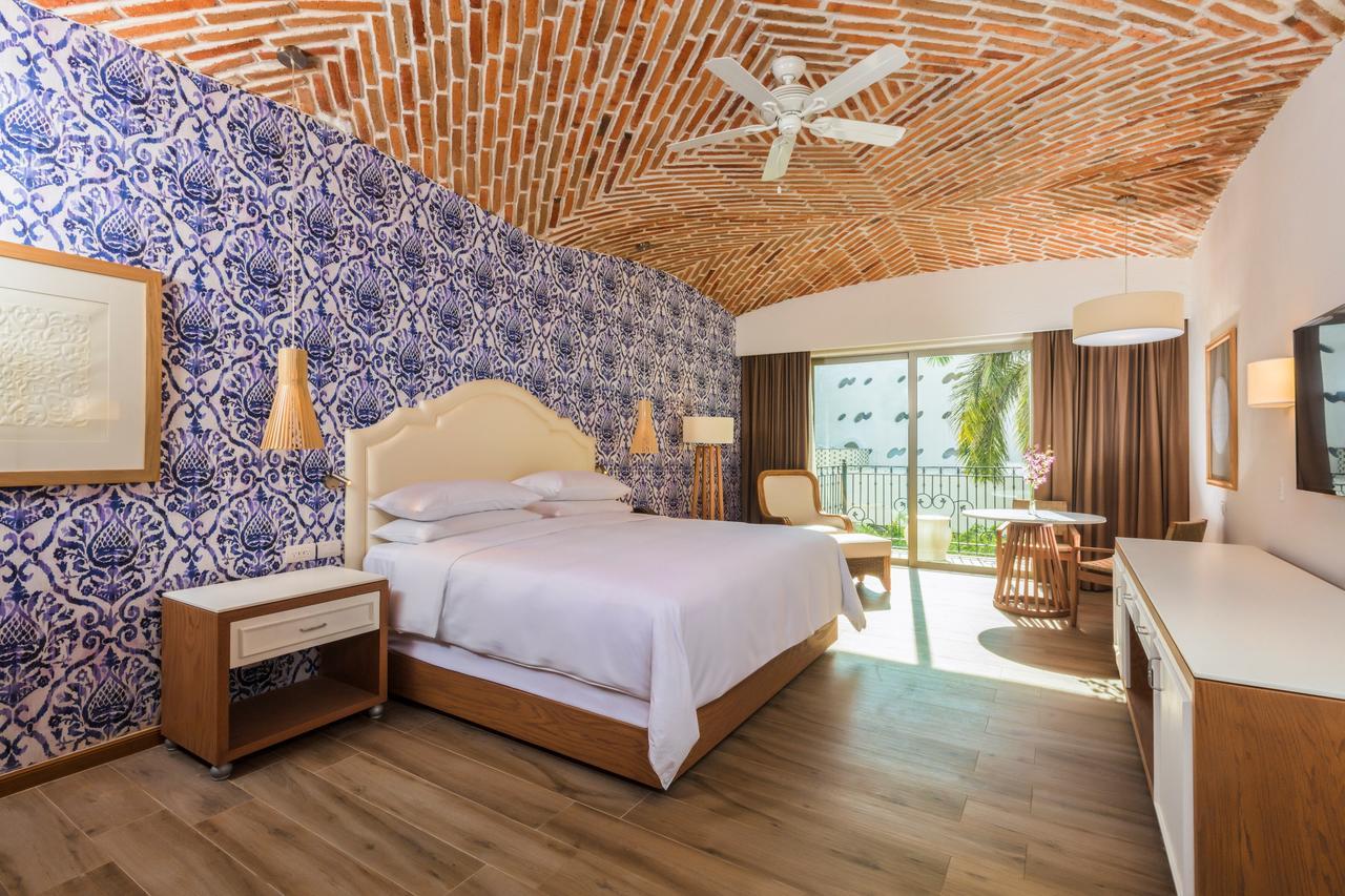 Suite Junior con vistas a la piscina