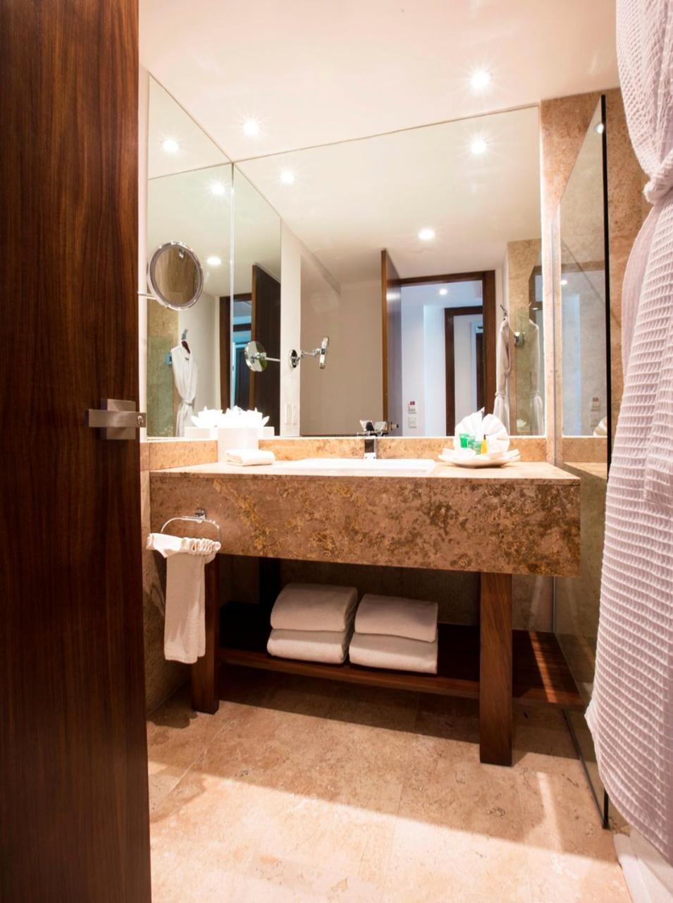 Suite Junior Doble Club Altitude con vistas al mar