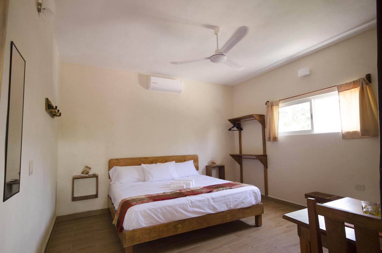 Habitación con cama extragrande.