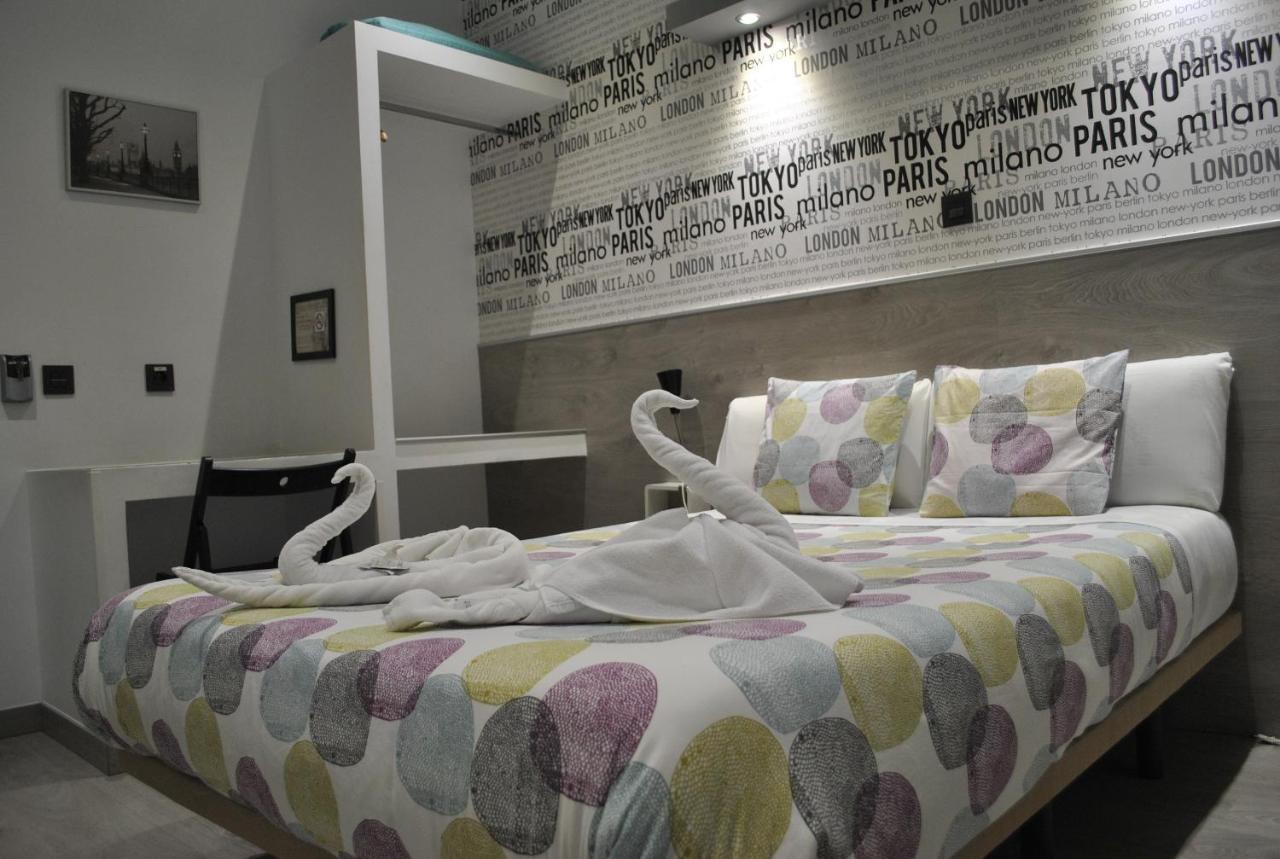 Small Double Room,525591252:JPEG