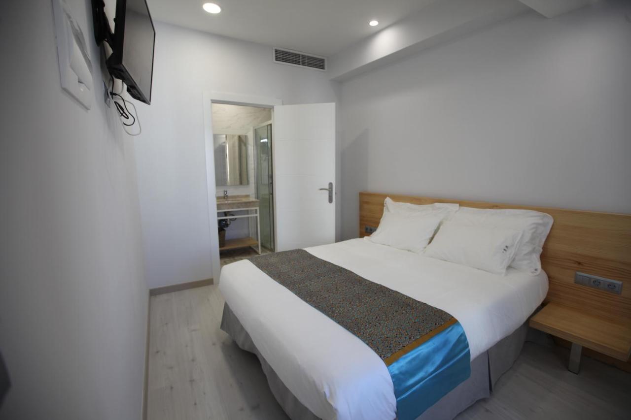 Double Room with Private Bathroom,764644639:JPEG