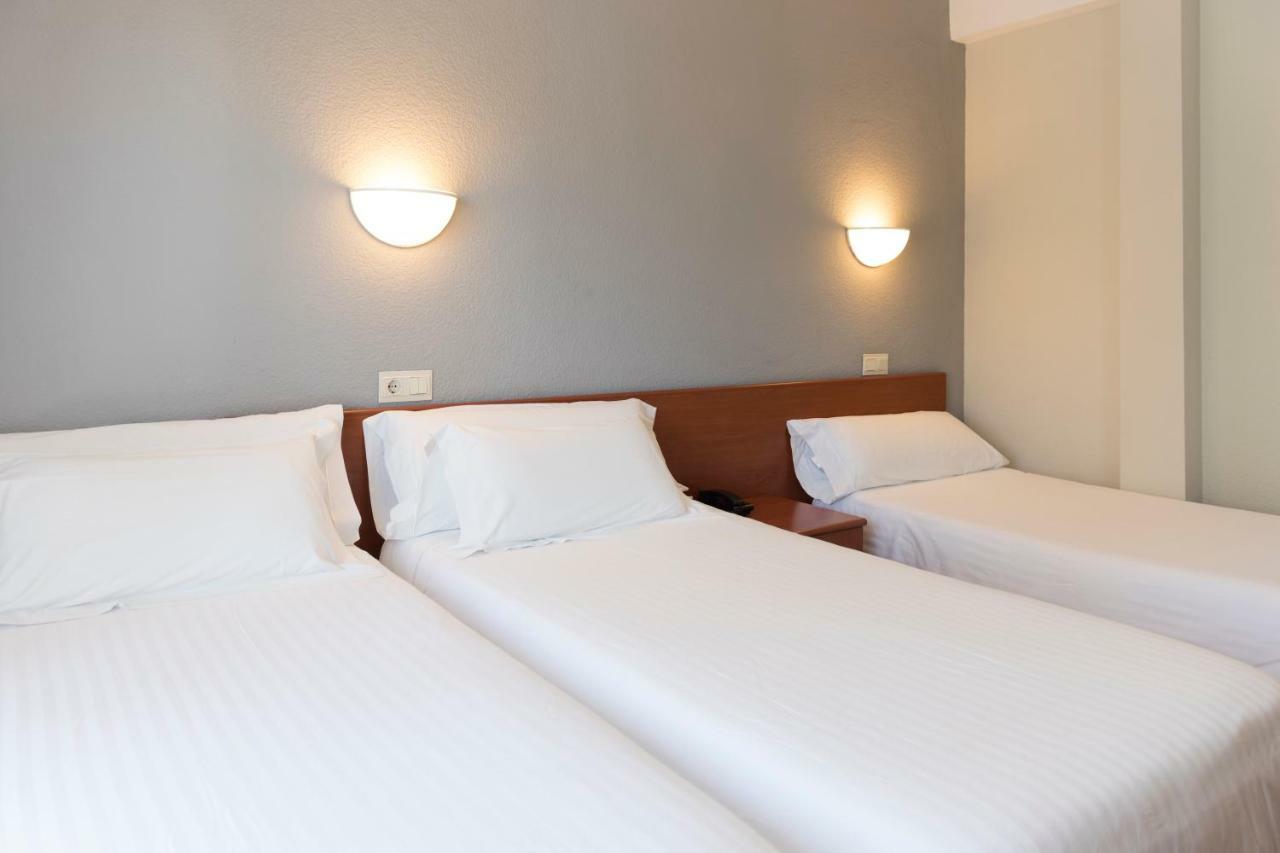Habitación Doble con balcón (2 adultos + 1 niño)