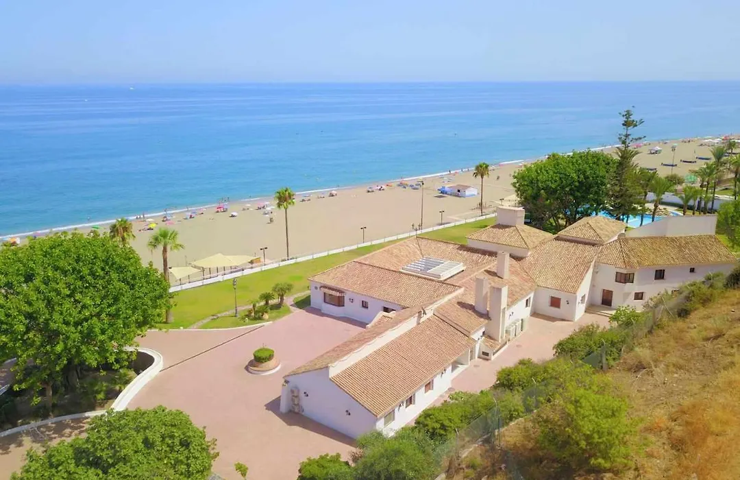 Castle Beach House. Luxury Beachfront Villa-1
