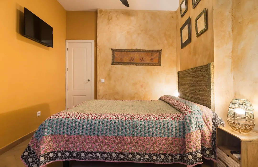 Hostal Artistic B&B-1