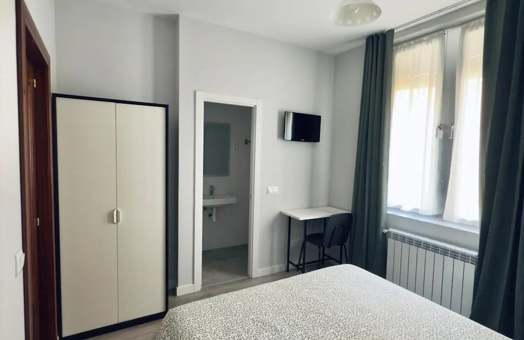 Hostal Conde De Alba-1