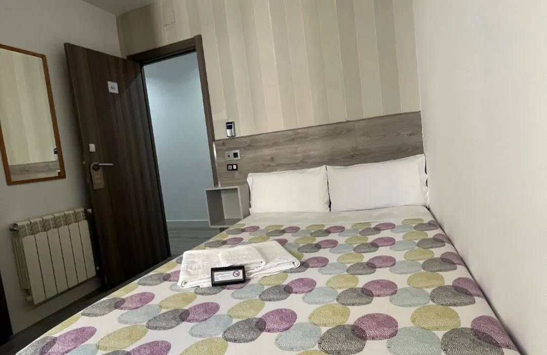 Hostal Abril Madrid-1