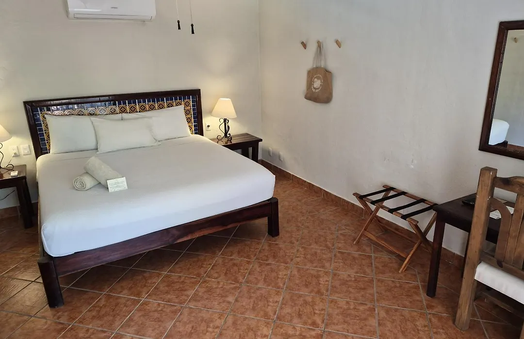 Petit Lafitte Beach Front Hotel & Bungalows-1