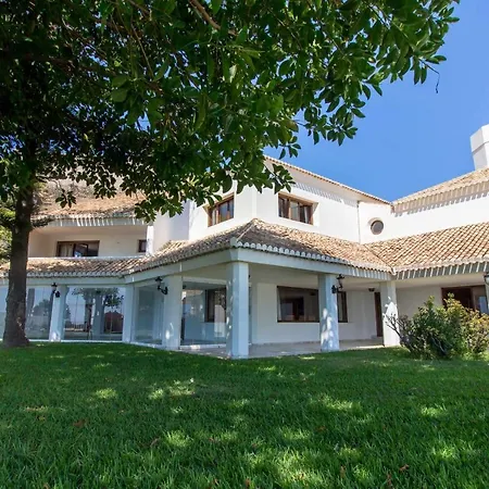 Castle Beach House. Luxury Beachfront Villa-3
