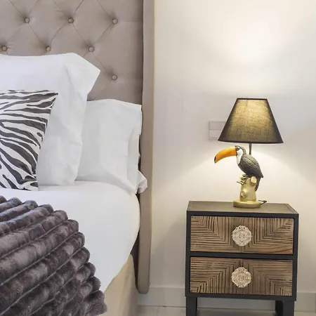 The Clock House - Luxury Urban Suites-3