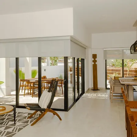 Casa Gallo, Heated Pool, Exclusive Beach & Great Location-3