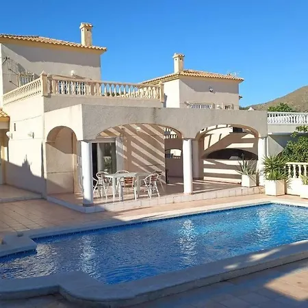 Casa Los Olivos, villa with a pool-3