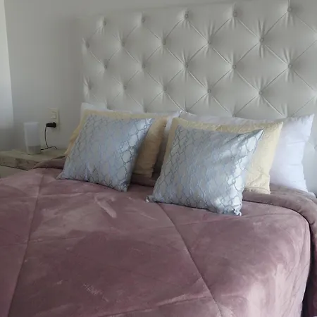 Sandra Rooms-2