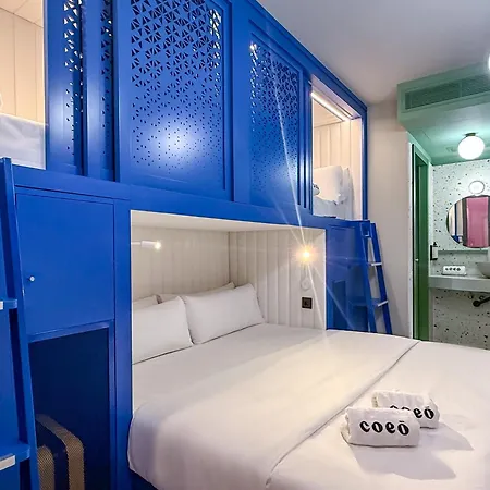 Coeo Hernan Ruiz Rooftop Pool Hostel-3