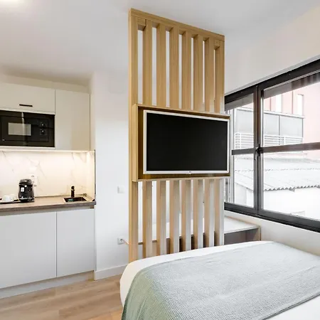Square Rooms by Charming, cerca del aeropuerto y con un pequeño gimnasio-3