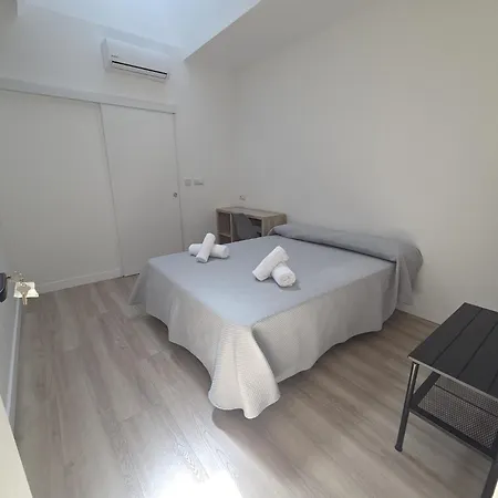 Hostal NV Palacio Congresos y AirPort-3