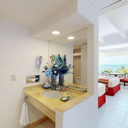 Oasis Palm-2