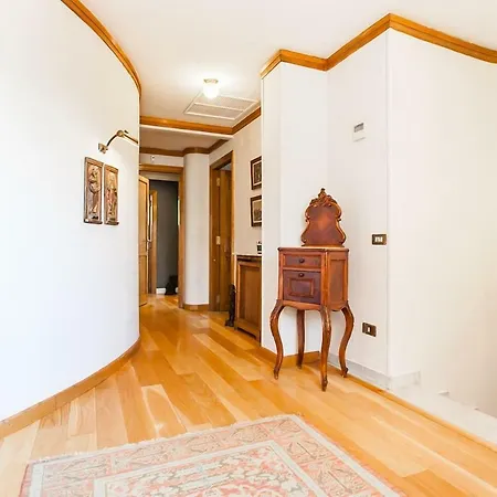 Velazquez Manor House-3