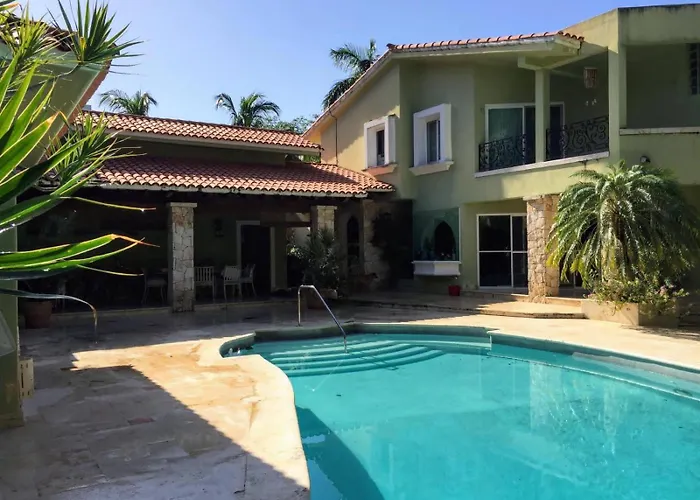 Casa Beard, Spacious Guest House With High Speed Wifi & Pool. Playa del Carmen
