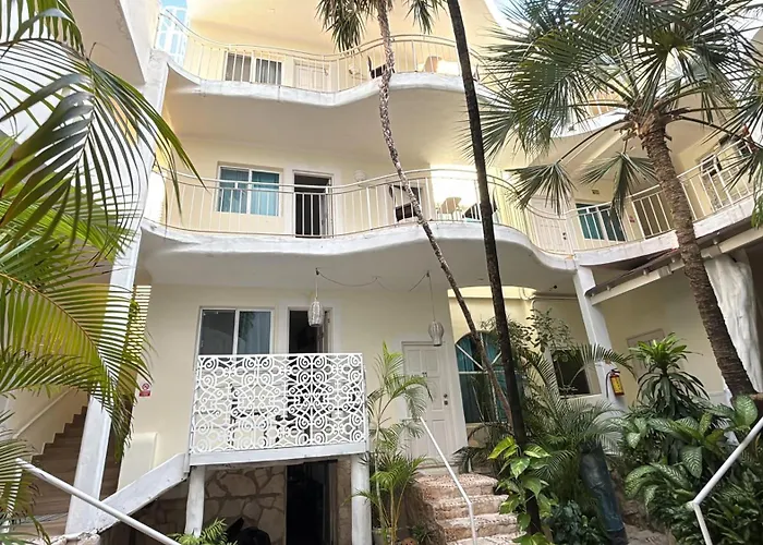 Coco Rio Hotel - Mamitas Beach Area Playa del Carmen